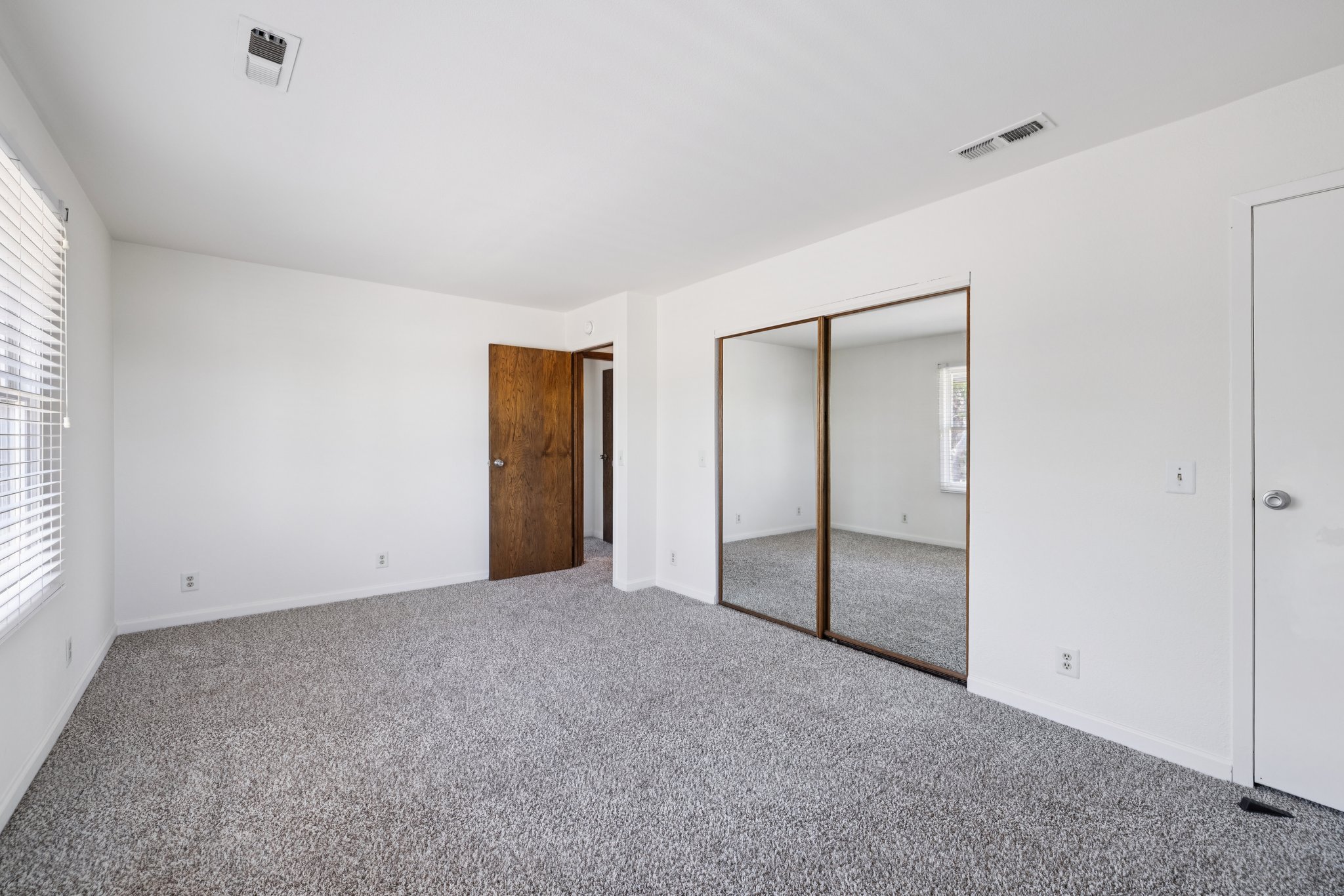 W Ave L12-S2506-041.jpg