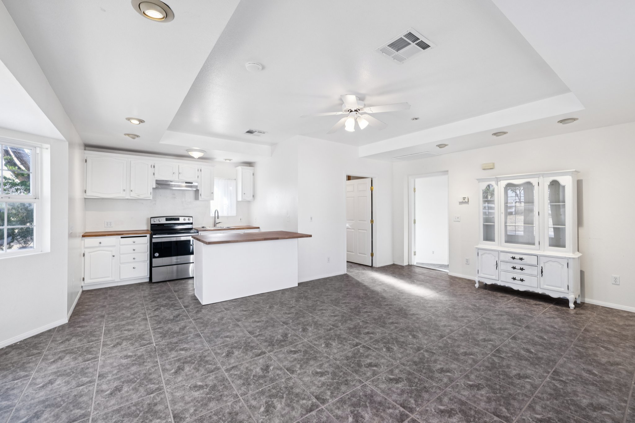 W Ave L12-S2506-045.jpg