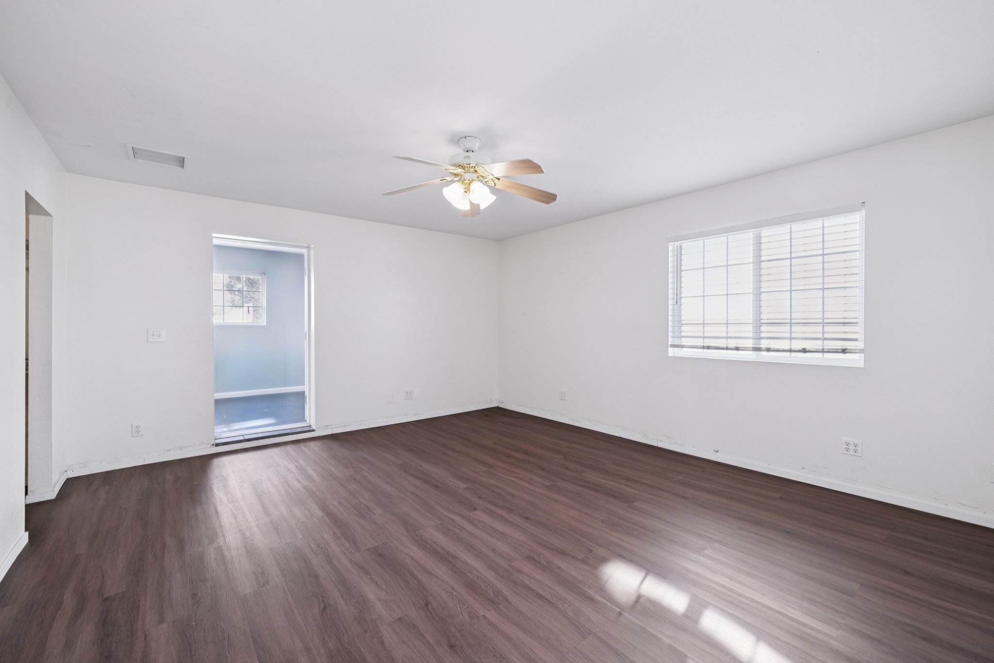 W Ave L12-S2506-049.jpg