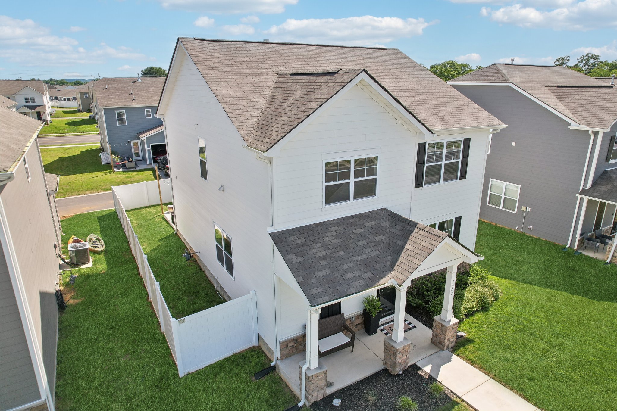 Ashgrove Pl-2405-076.jpg