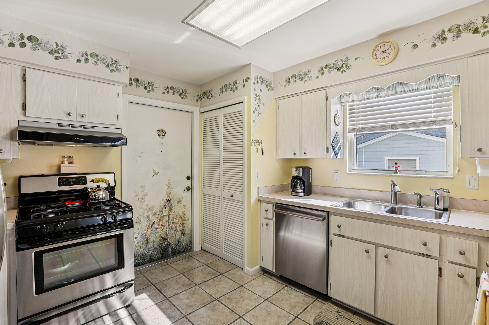 New Abbey Ave-S0801-014.jpg