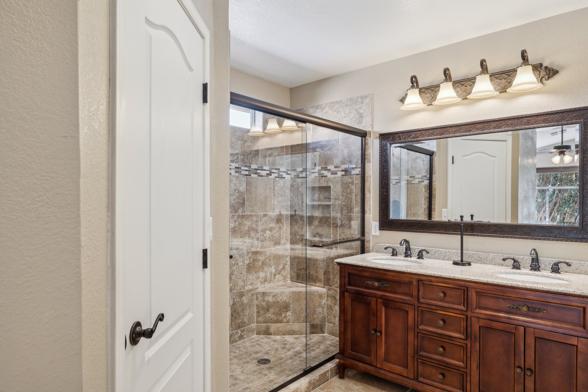 15077 W Vale Dr - 014 Primary Bathroom.jpg