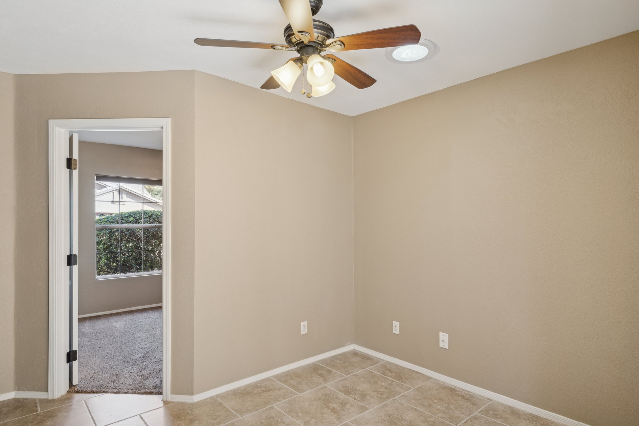 15077 W Vale Dr - 017 Den.jpg