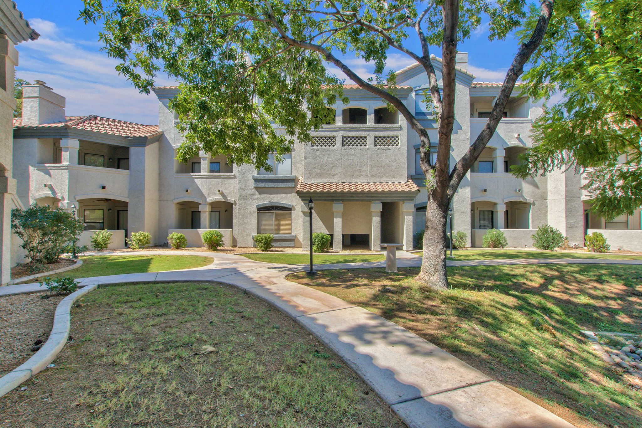 15095 N Thompson Peak Pkwy, Scottsdale, AZ 85260, USA Photo 2