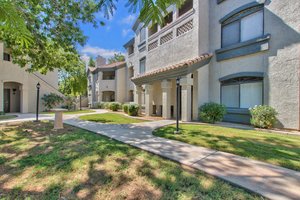15095 N Thompson Peak Pkwy, Scottsdale, AZ 85260, USA Photo 2