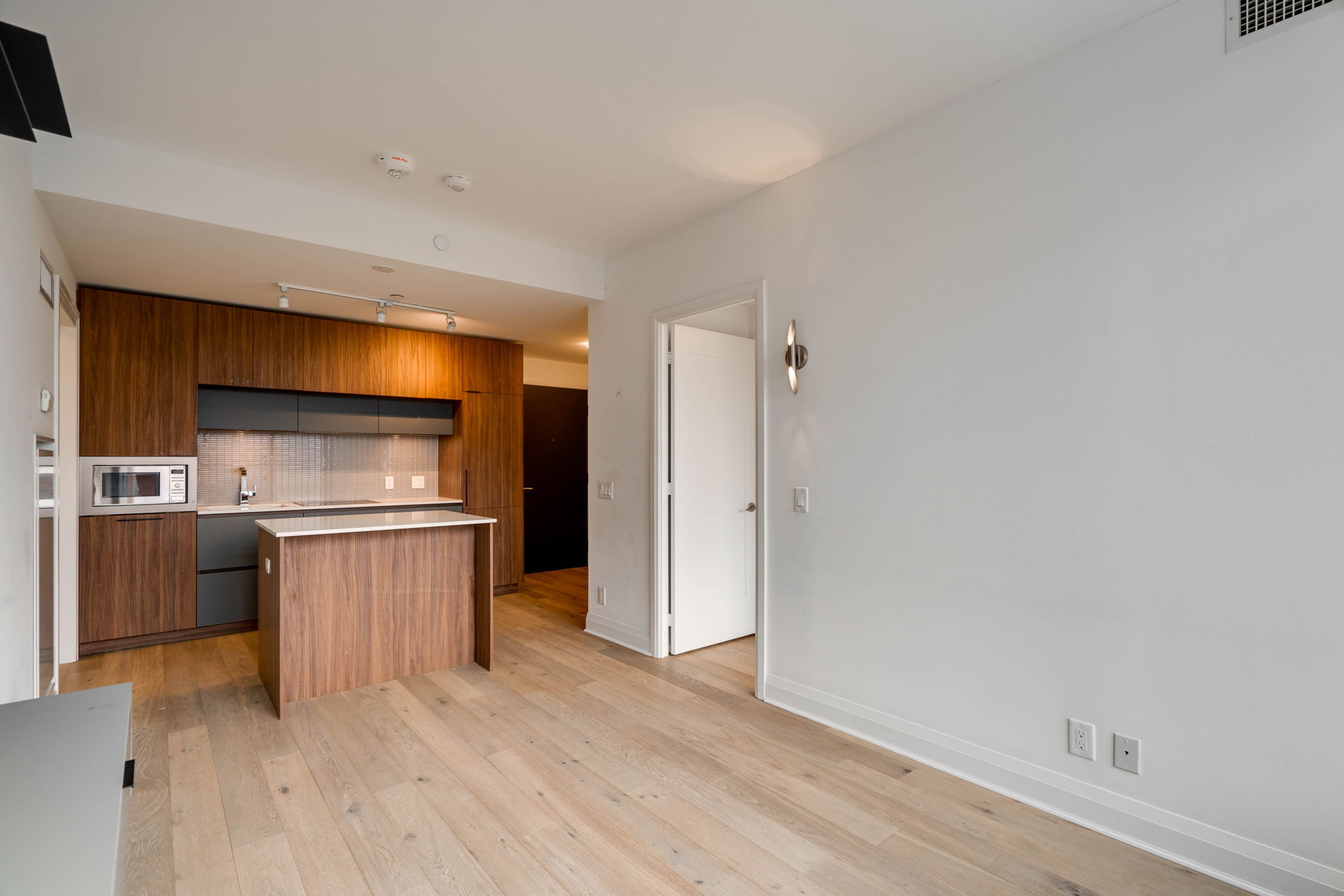 151 Avenue Rd 403 Toronto, ON M5R 2H7