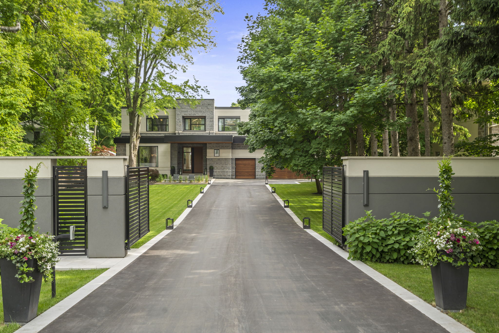 151 Centre St Vaughan, ON L4J 1G4