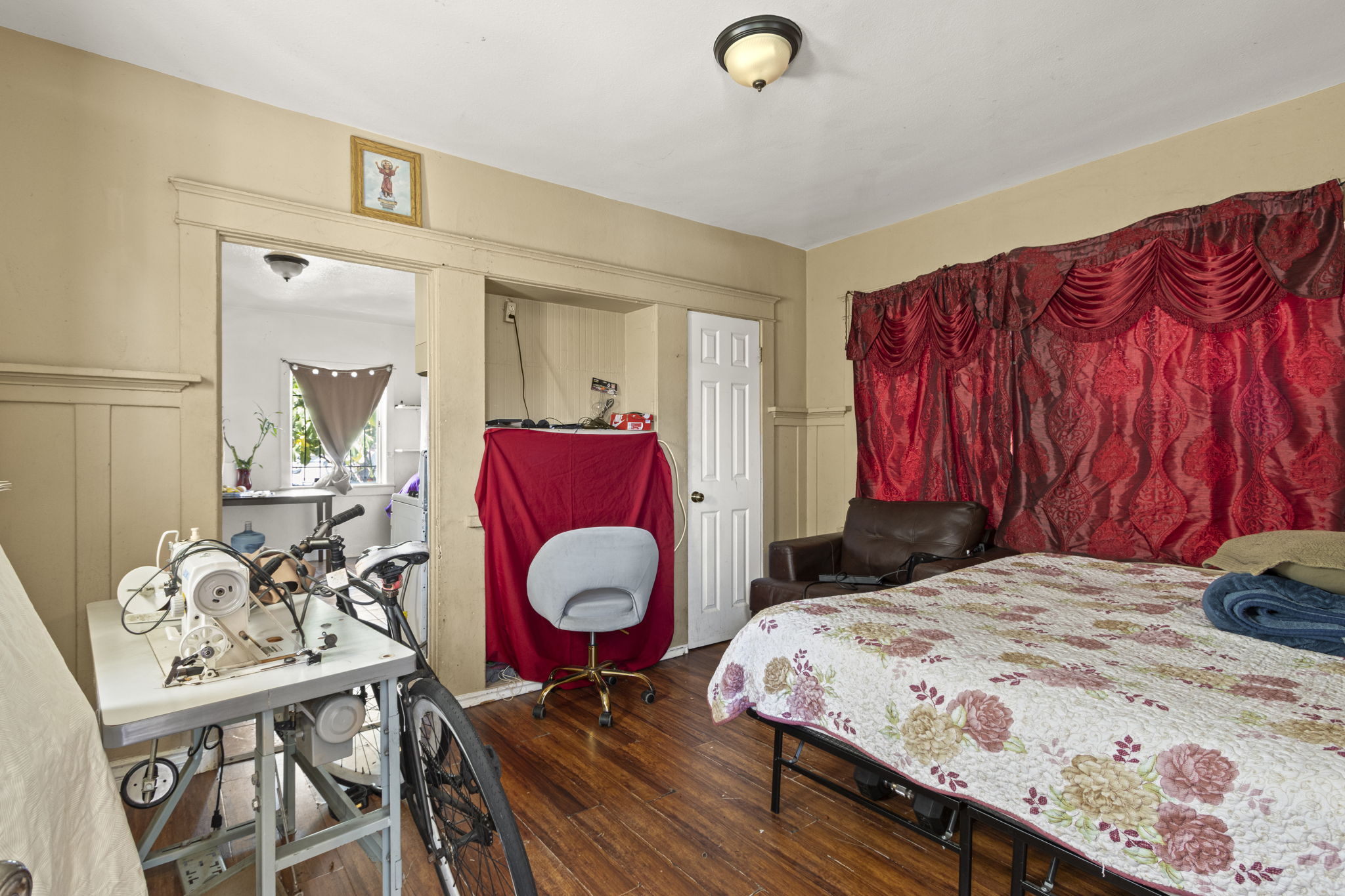 Front Unit-151 E. 54th-Living room