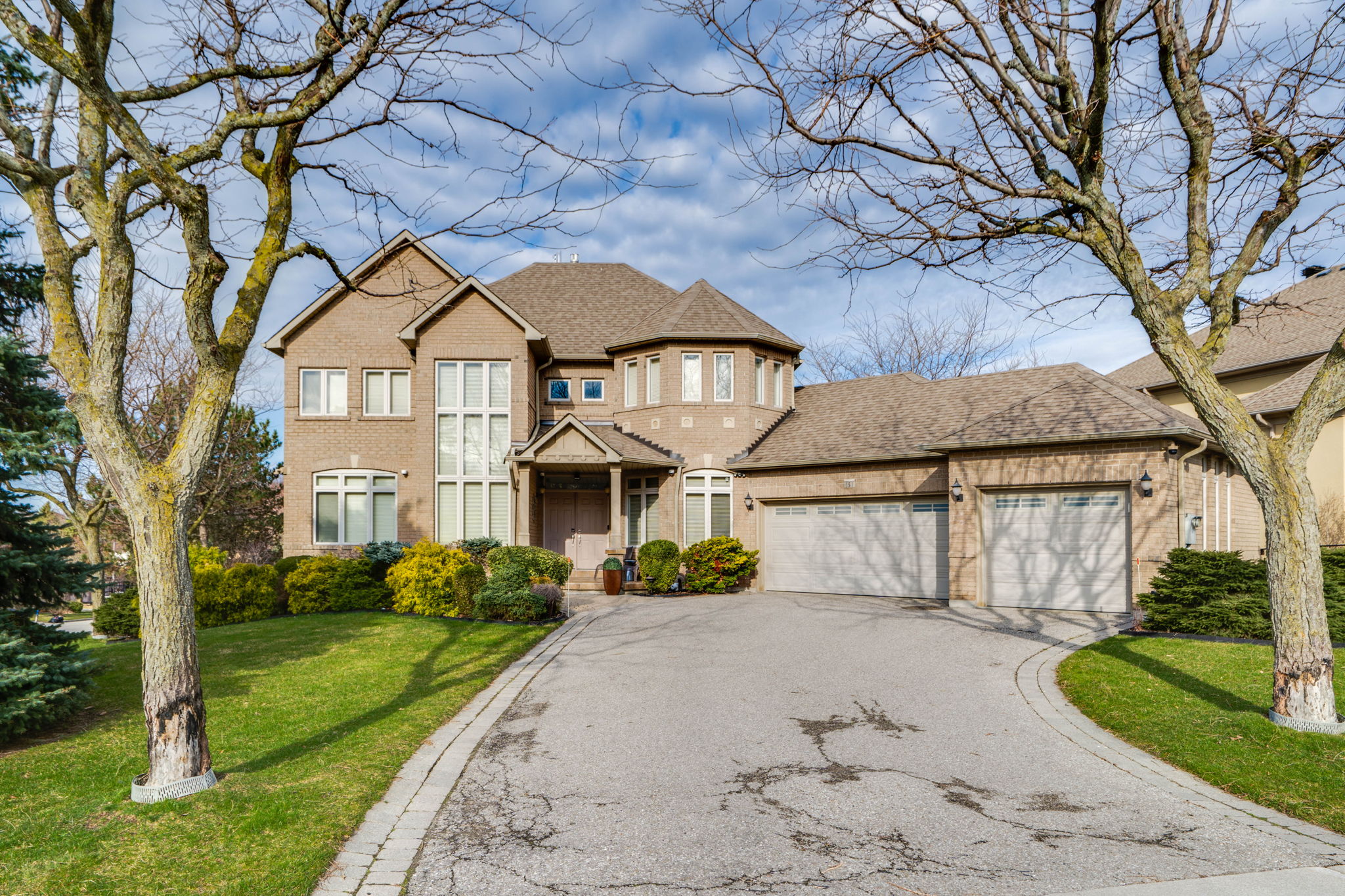 151 Nevada Crescent Vaughan, ON L6A 2V4