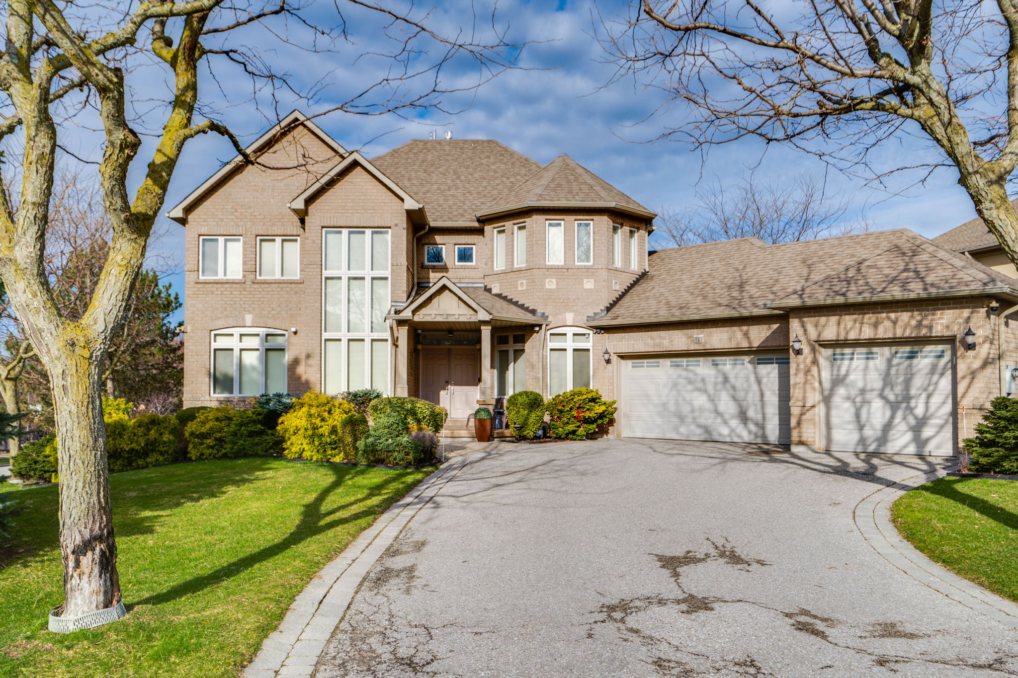 151 Nevada Crescent Vaughan, ON L6A 2V4