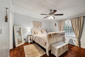 Stafford Dr-S0710-015.jpg