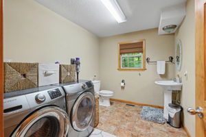  Photo 32