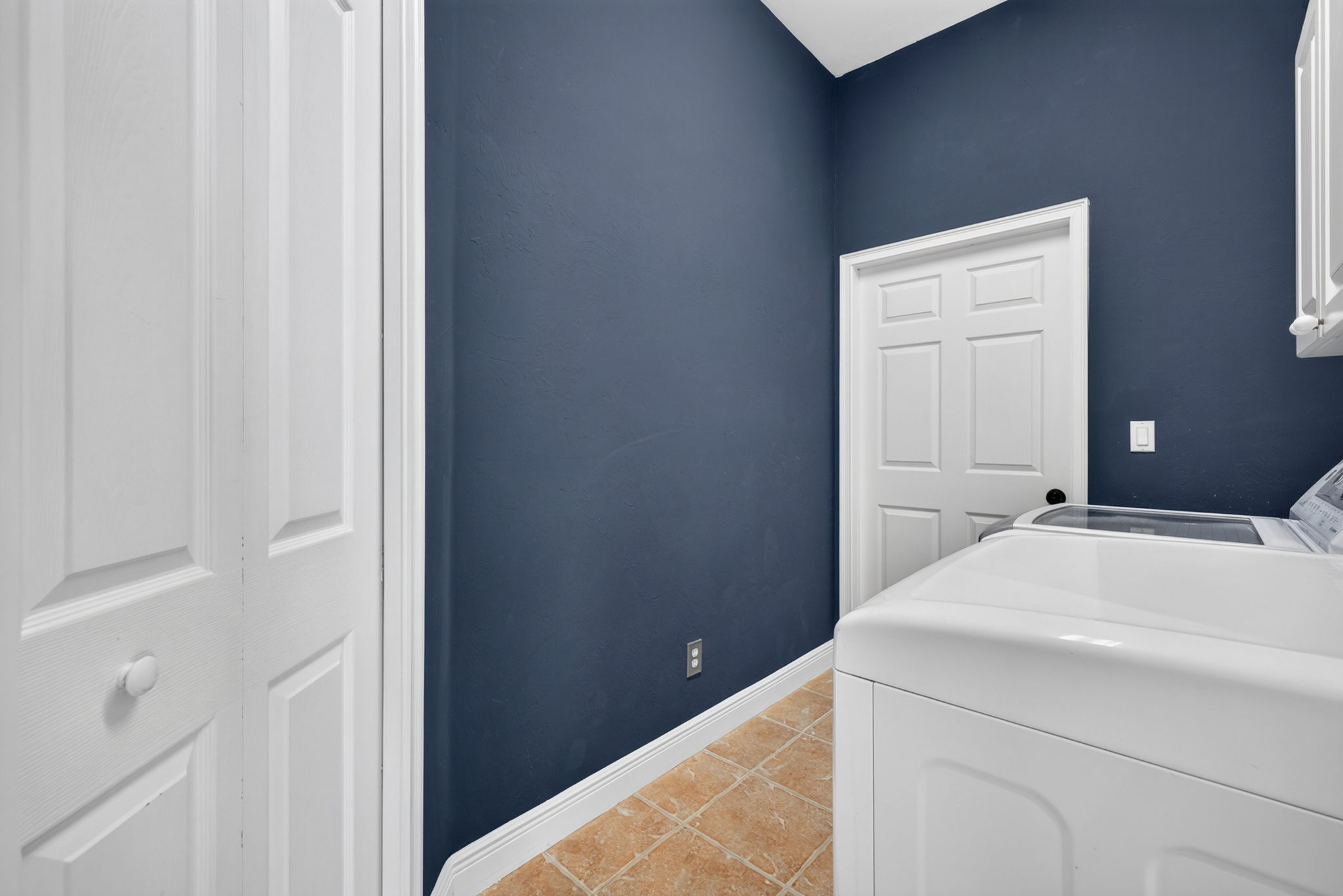 Laundry Room 1 of 2