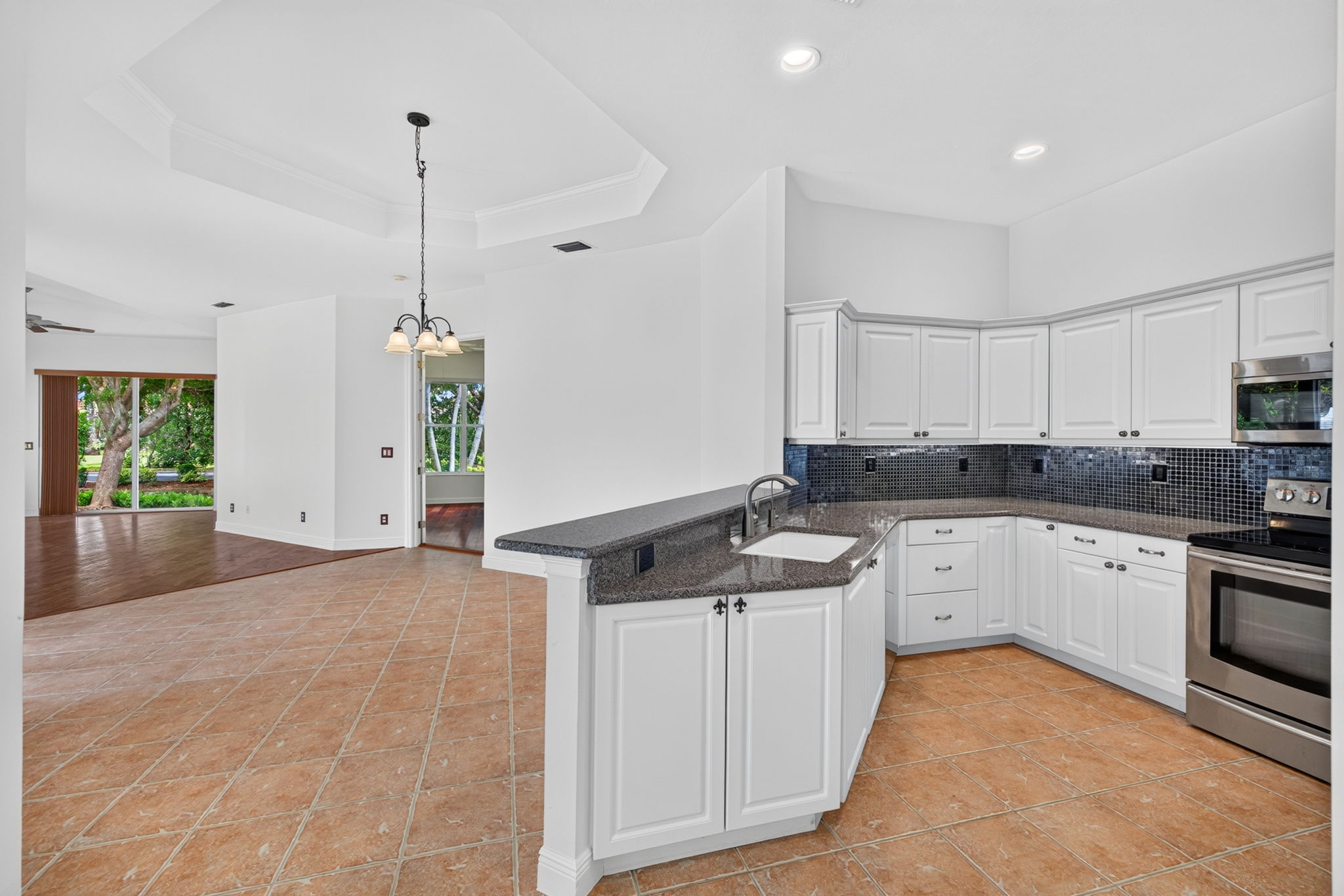 Kitchen 2 of 4