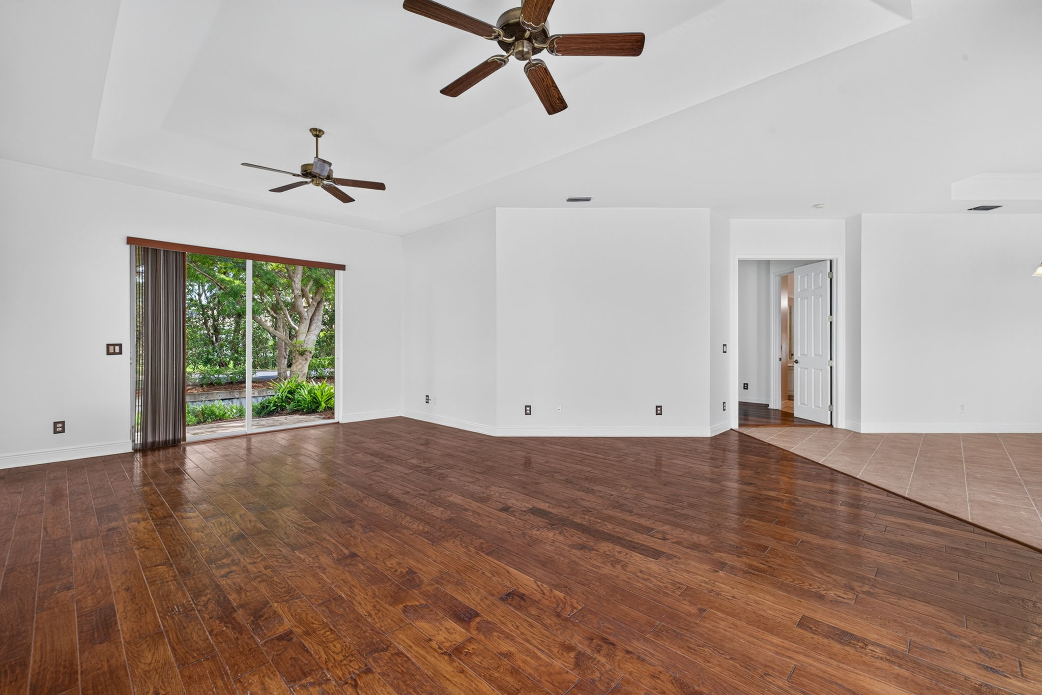 Living Room 2 of 4