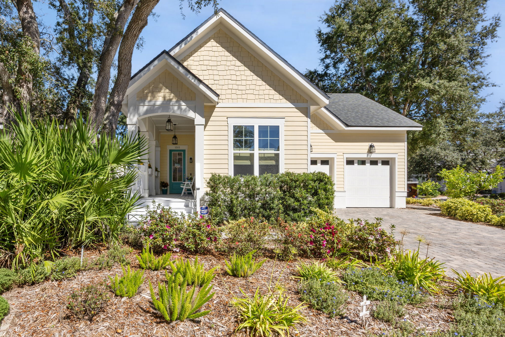 Welcome to 1511 Coastal Oaks Cir