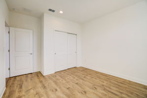 Mayberry Dr-040