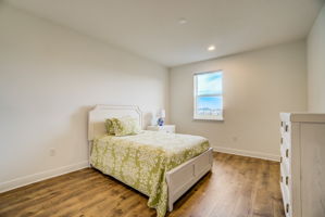 Mayberry Dr-026