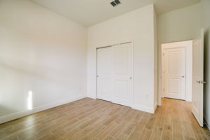 Mayberry Dr-022