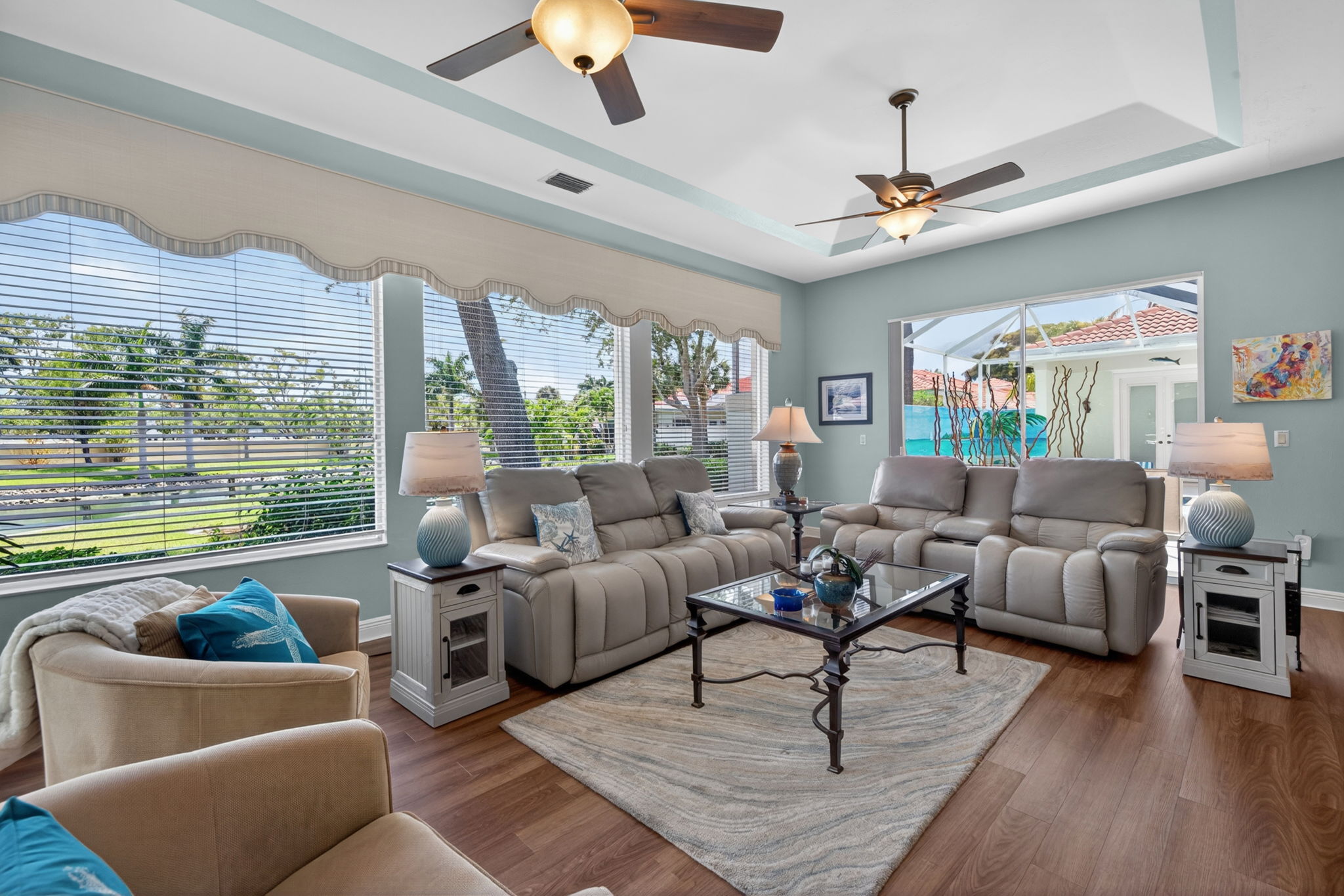Living Room 4 of 5