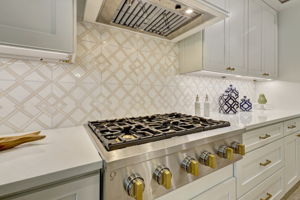 Gas Cooktop / Marble Backsplash