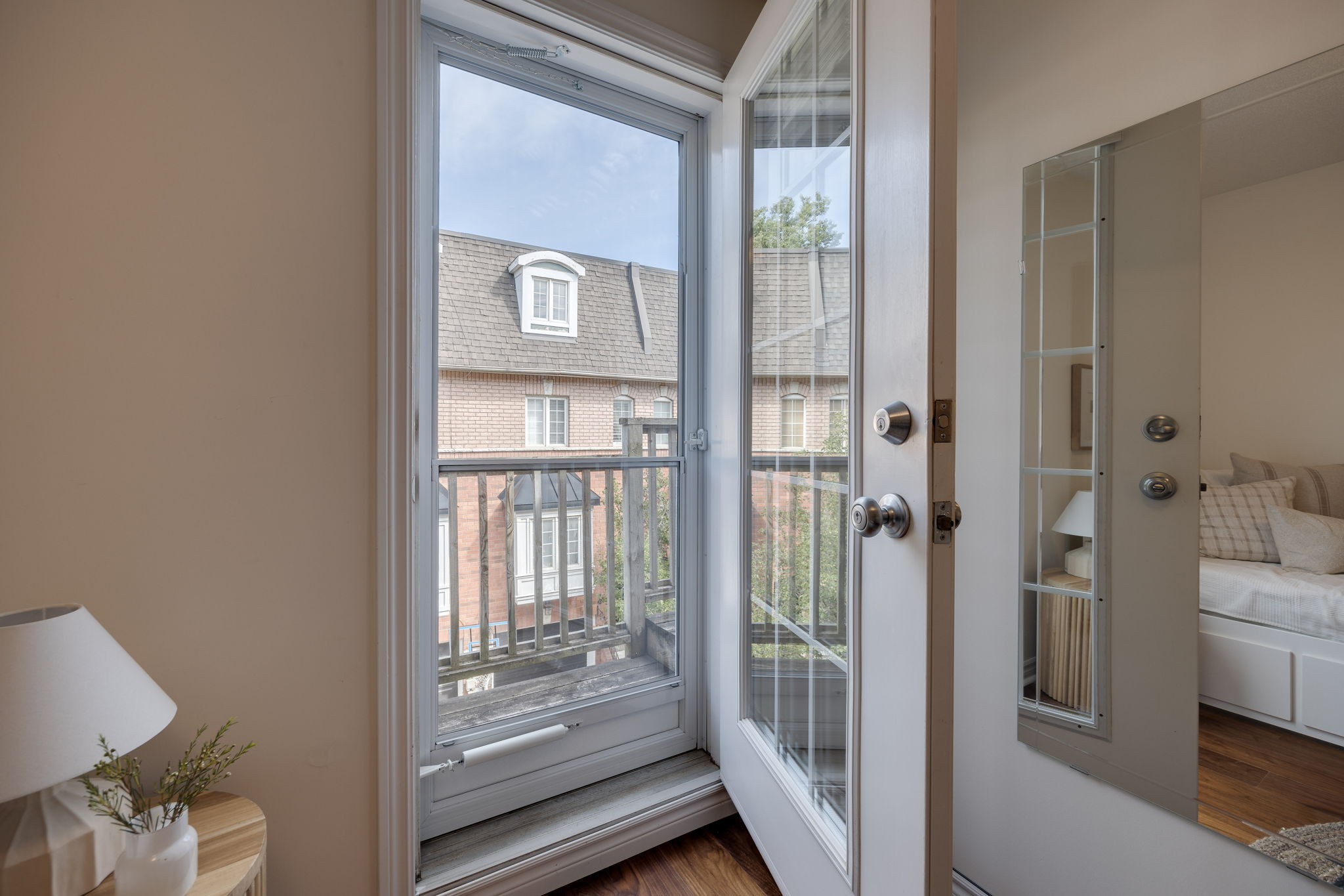 Toronto property showcase — delivered property photograph 40