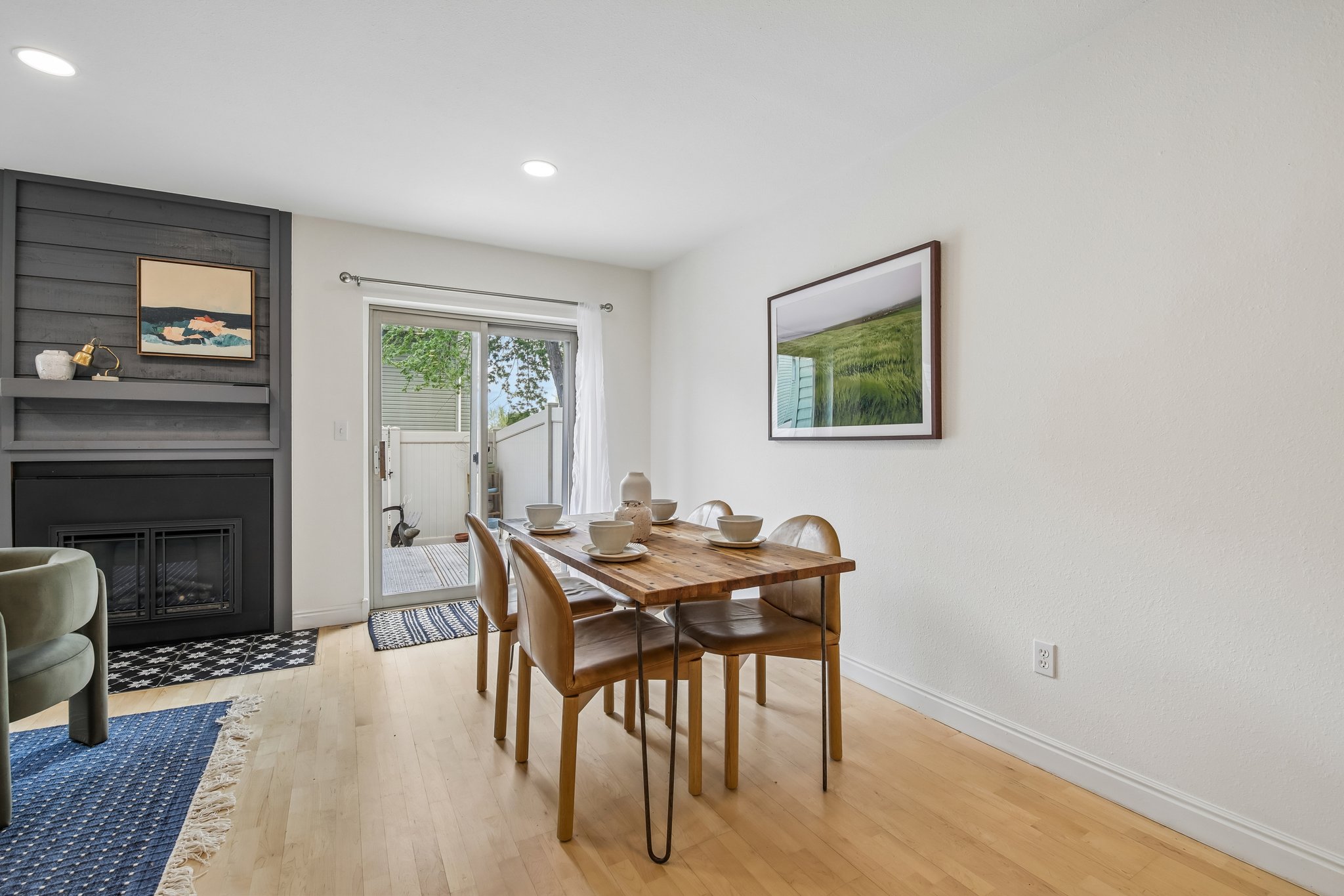 Seneca Cir-S2804-009.jpg