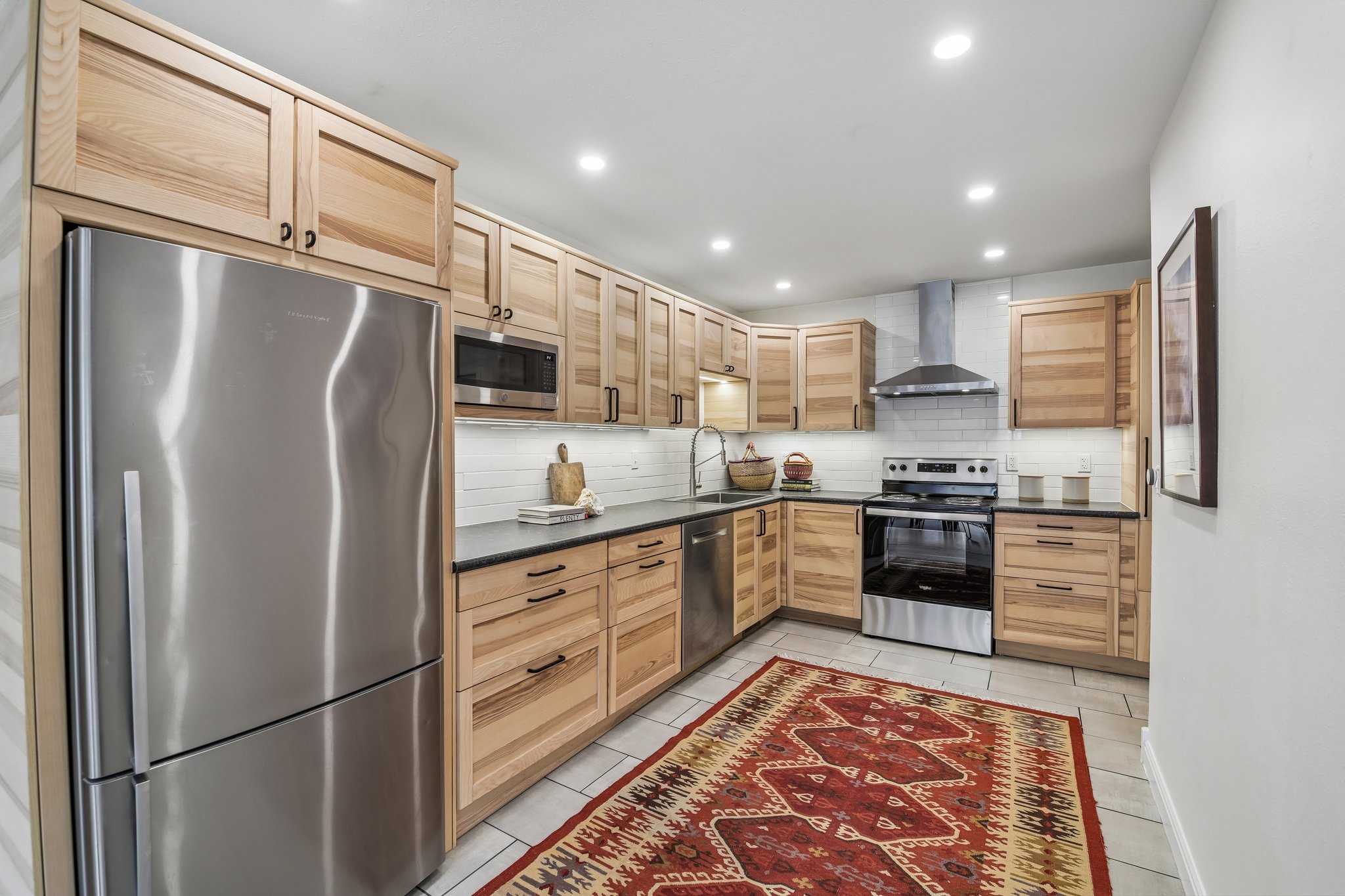 Seneca Cir-S2804-011.jpg