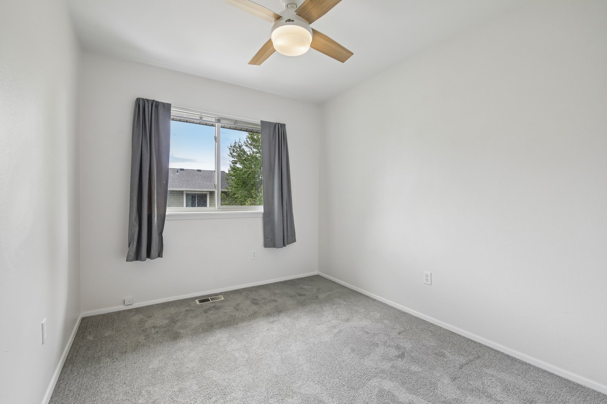 Seneca Cir-S2804-015.jpg