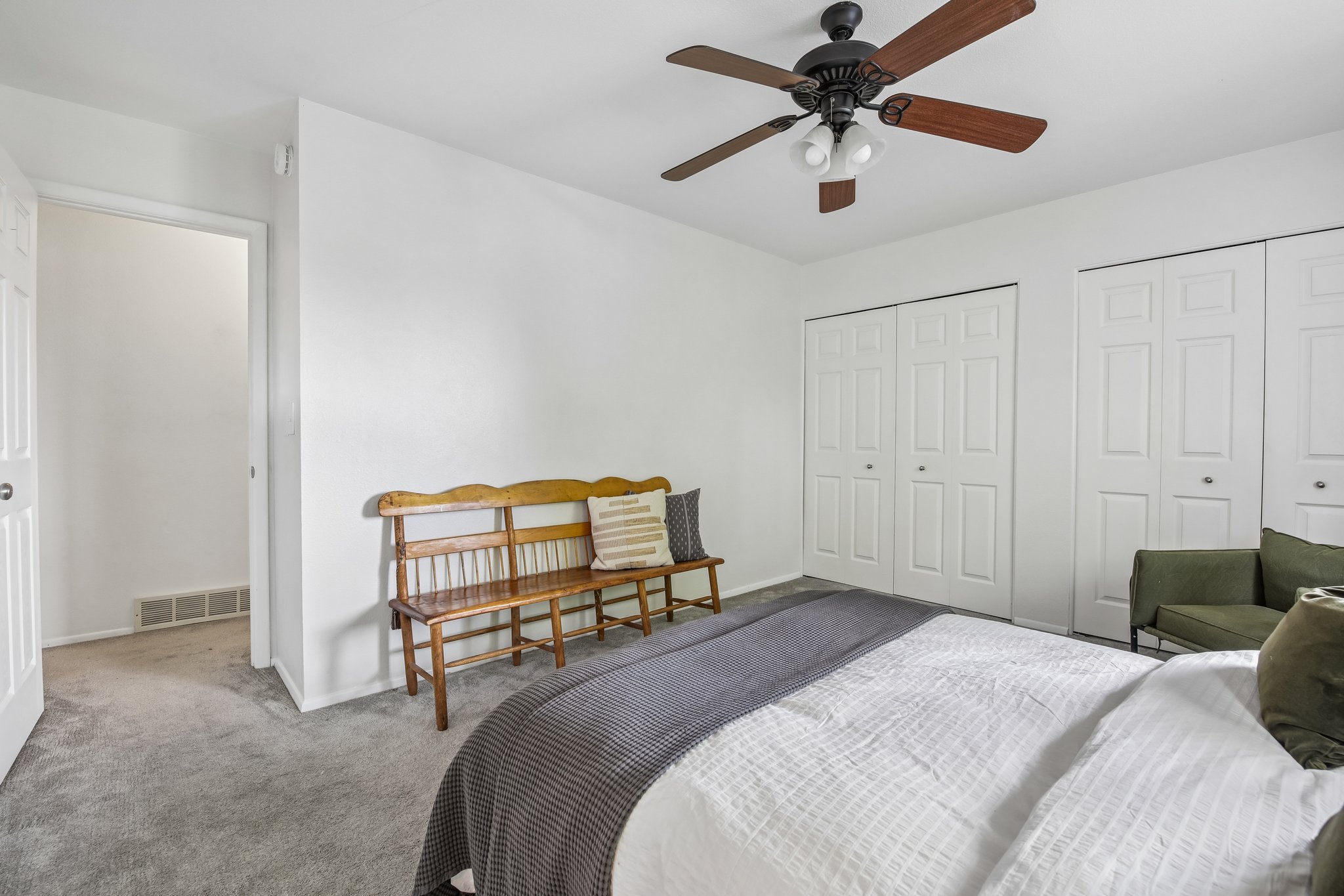 Seneca Cir-S2804-019.jpg