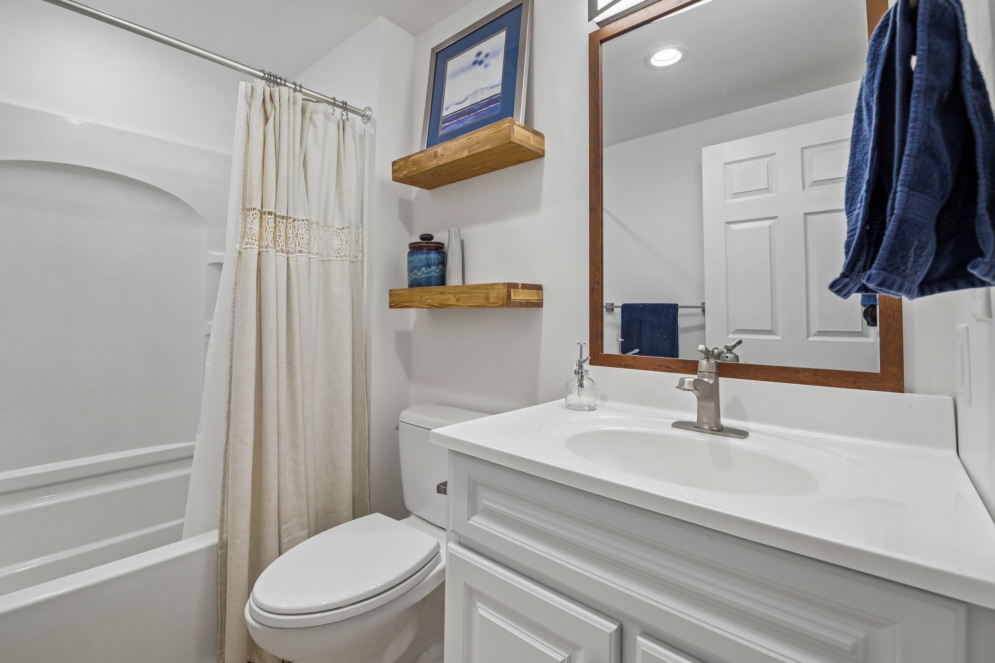 Seneca Cir-S2804-026.jpg