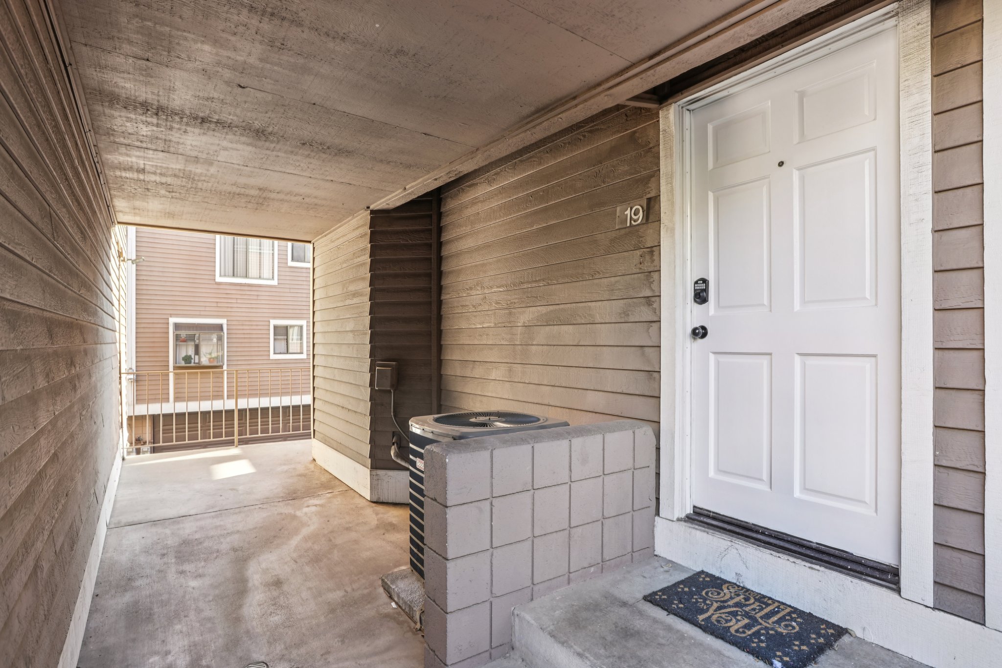Nordhoff St 19-S0210-003.jpg
