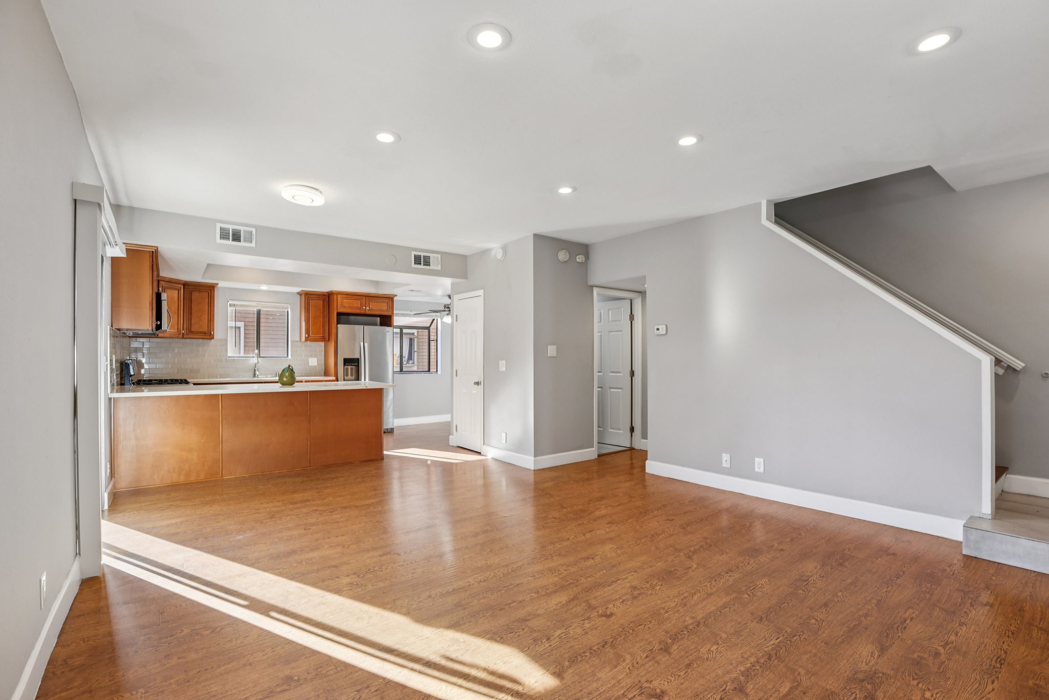 Nordhoff St 19-S0210-007.jpg