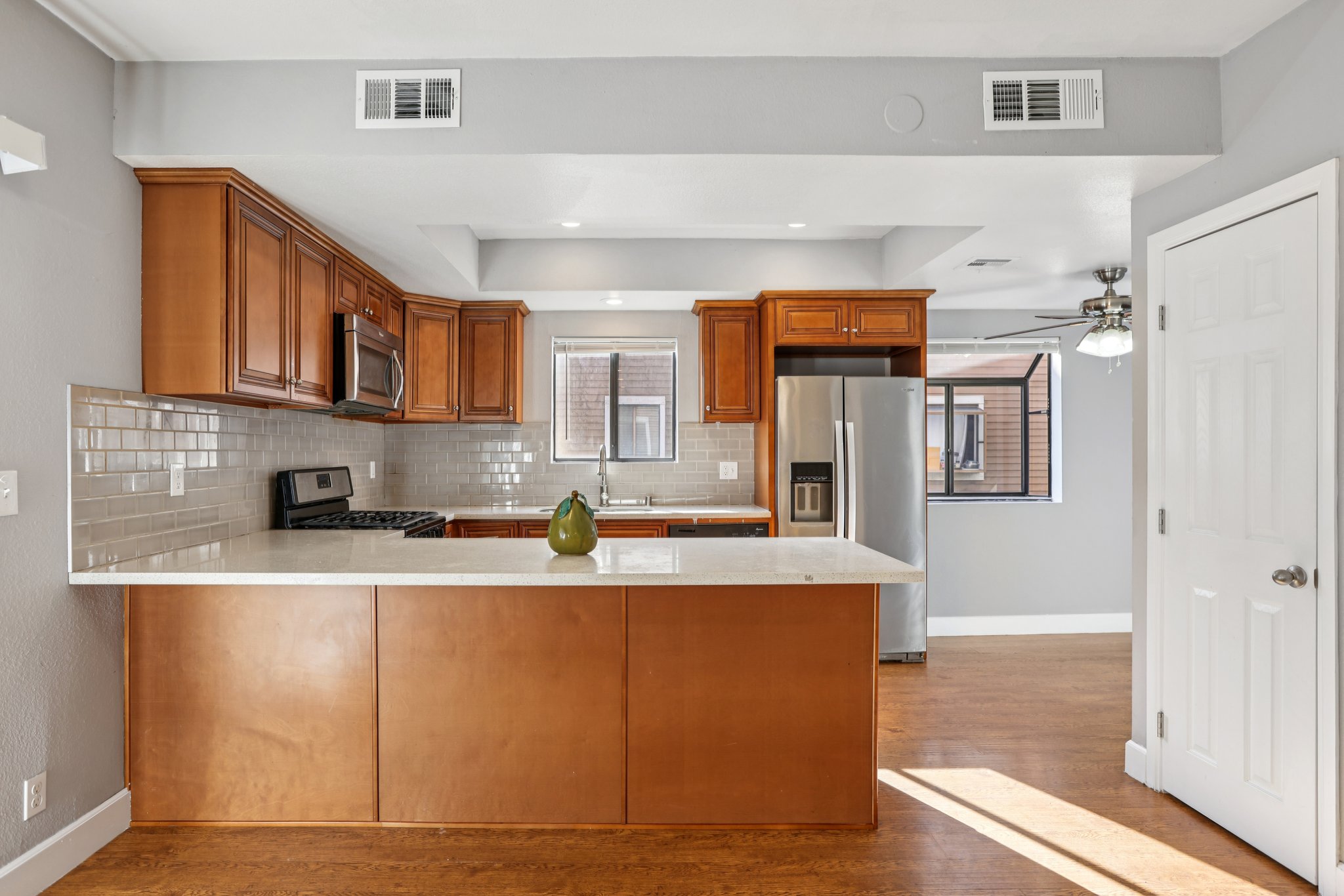Nordhoff St 19-S0210-008.jpg