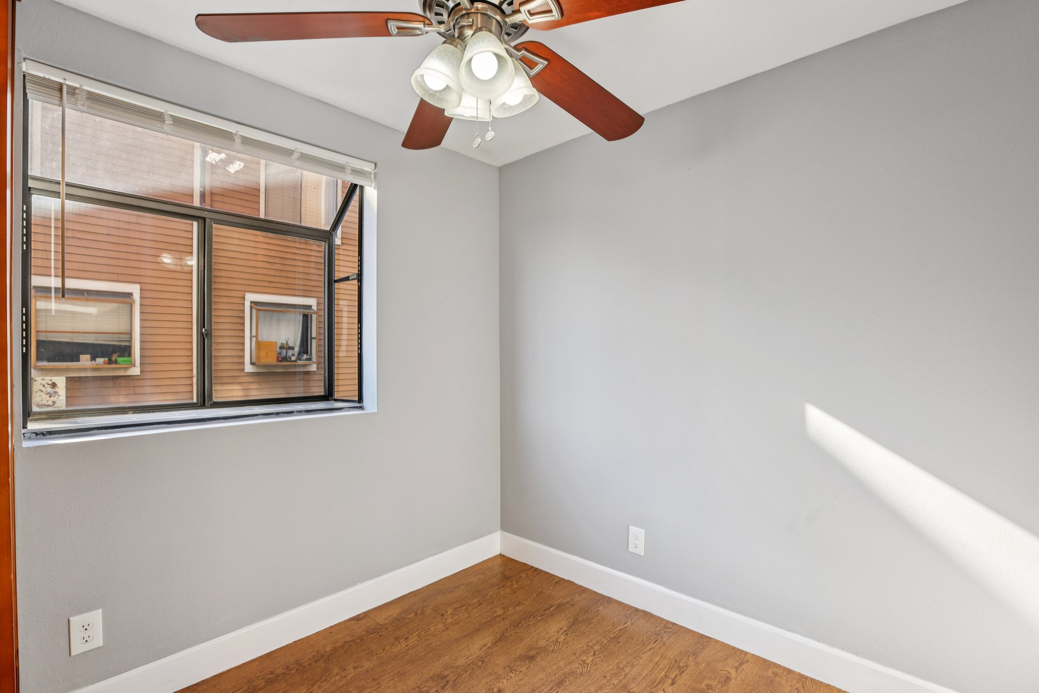 Nordhoff St 19-S0210-013.jpg