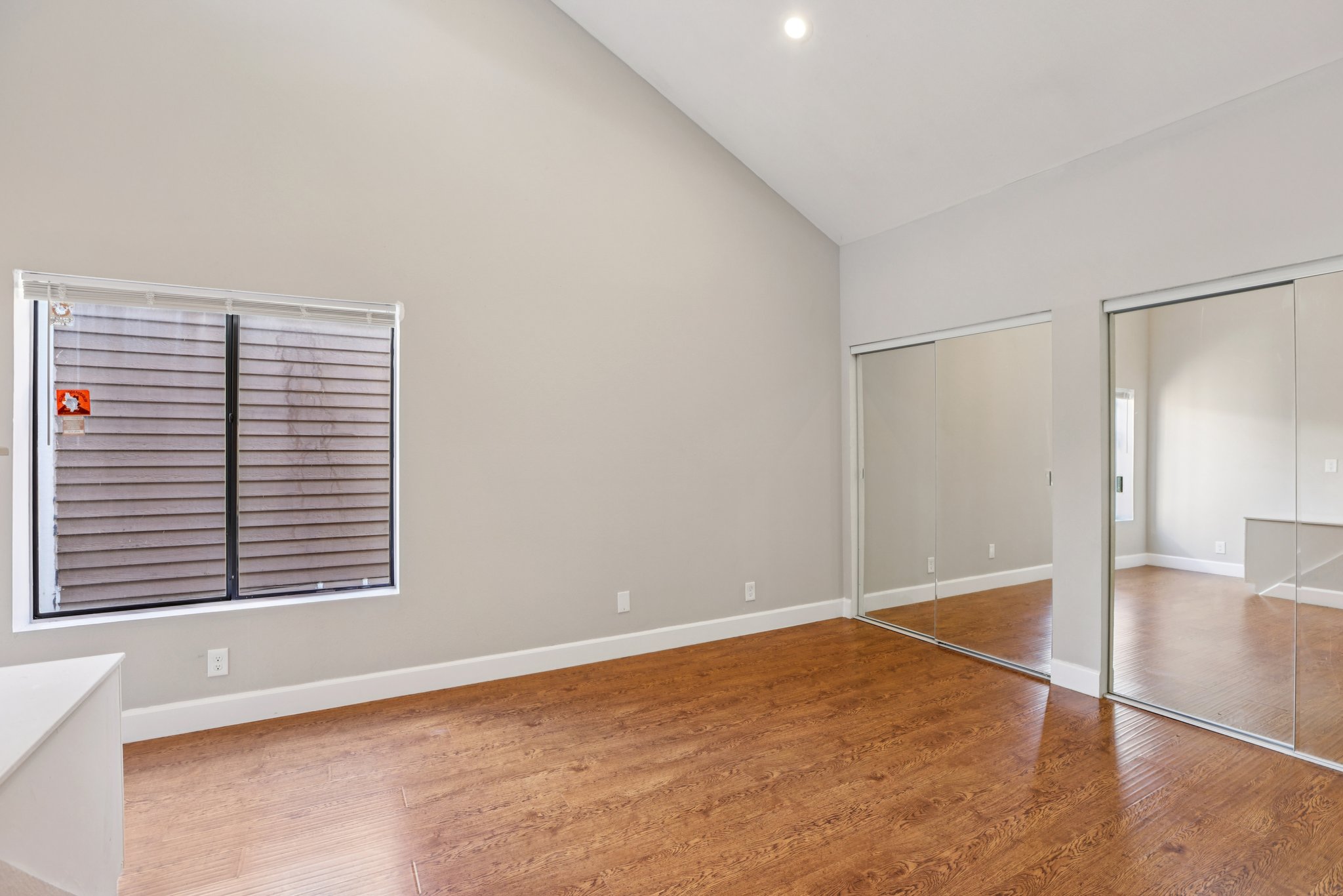Nordhoff St 19-S0210-016.jpg