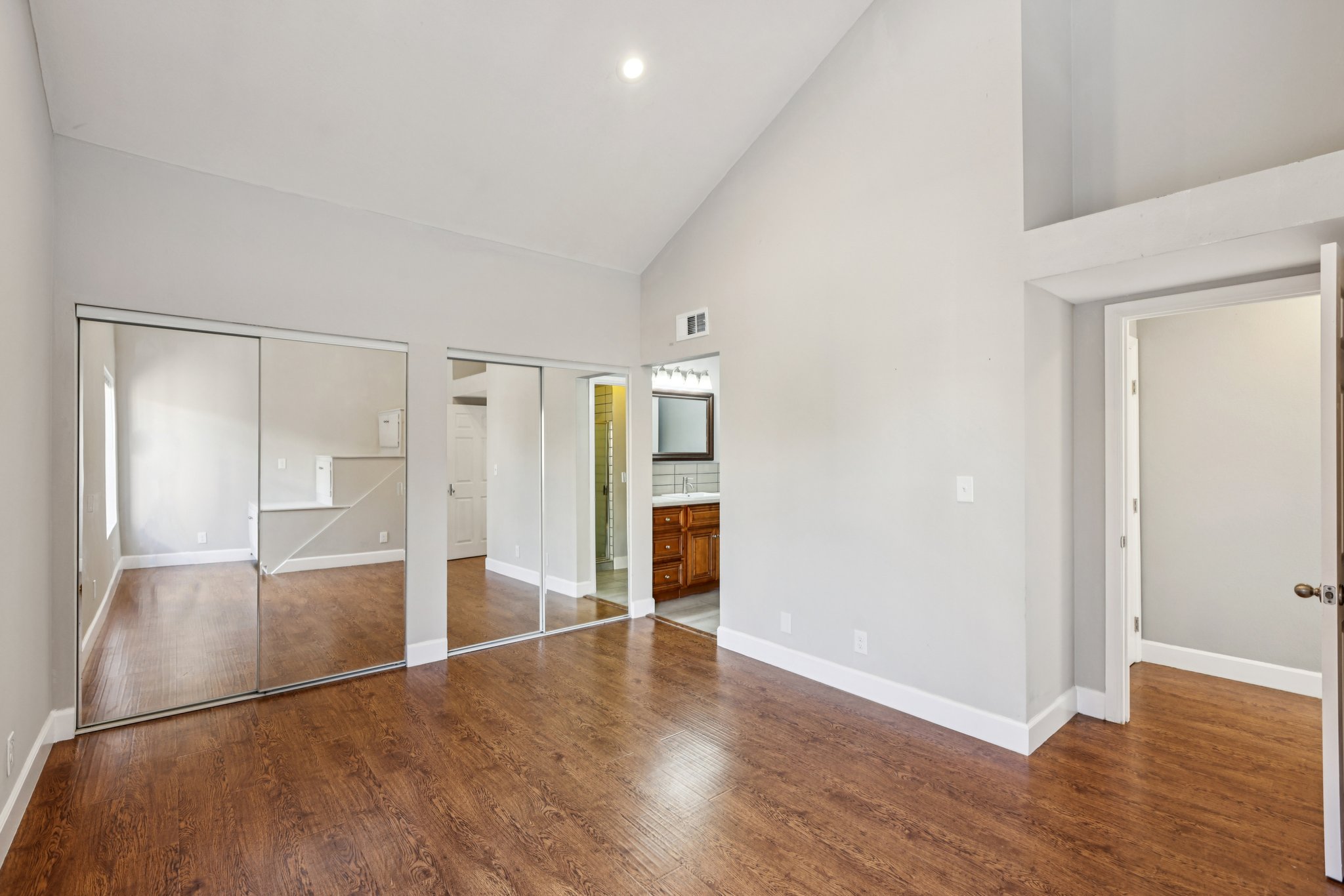 Nordhoff St 19-S0210-019.jpg