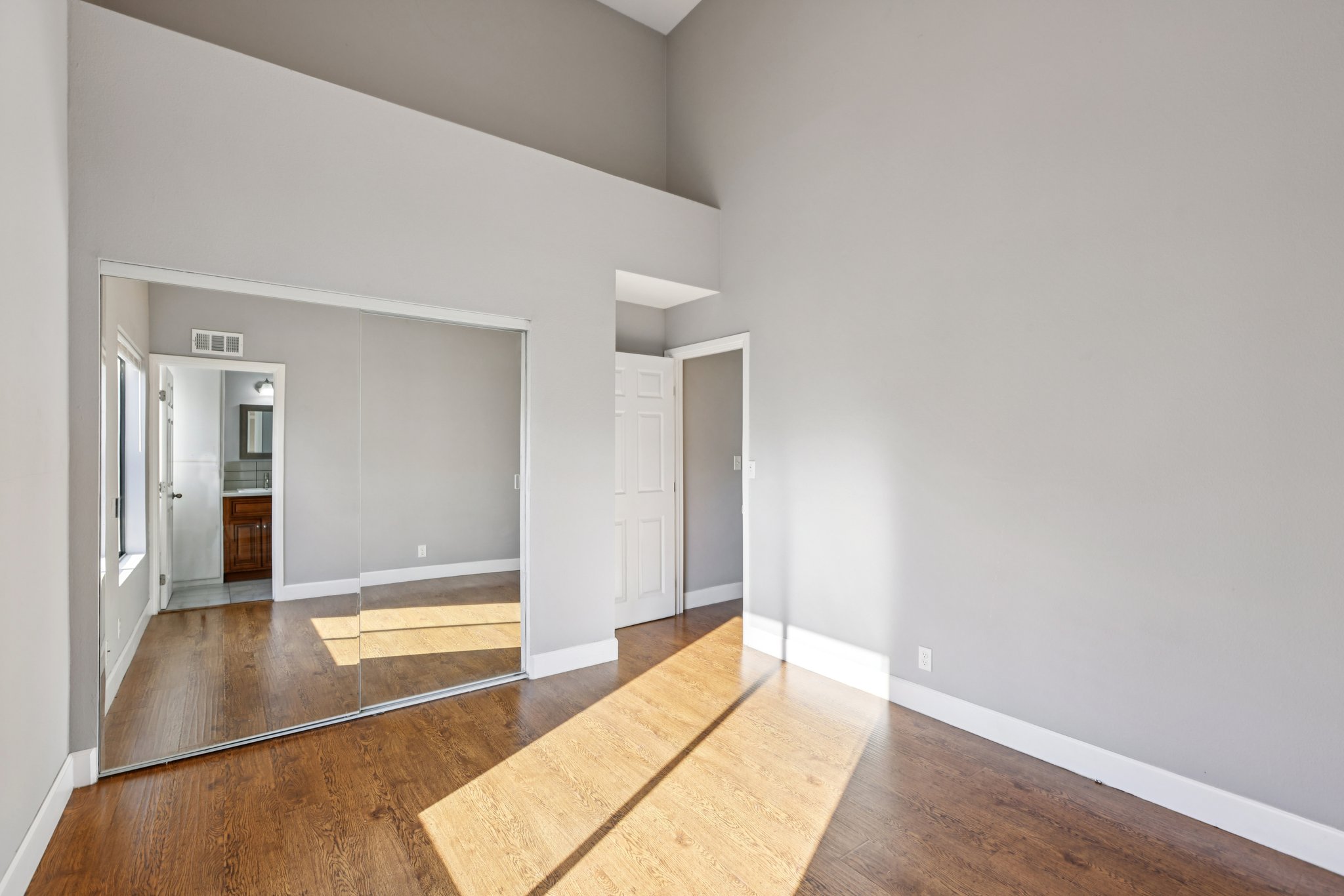Nordhoff St 19-S0210-025.jpg