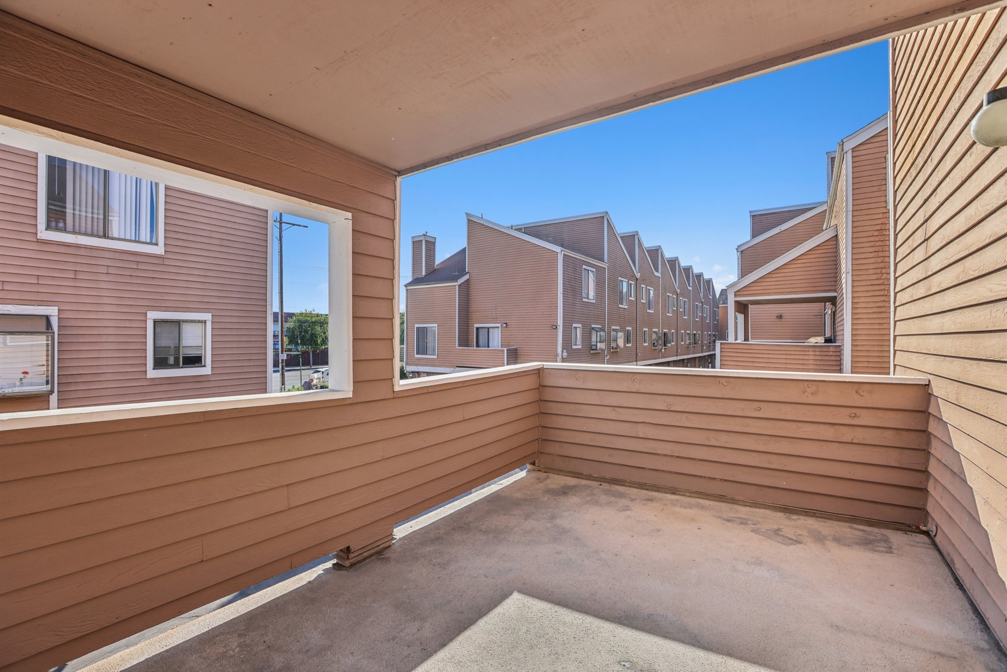 Nordhoff St 19-S0210-027.jpg
