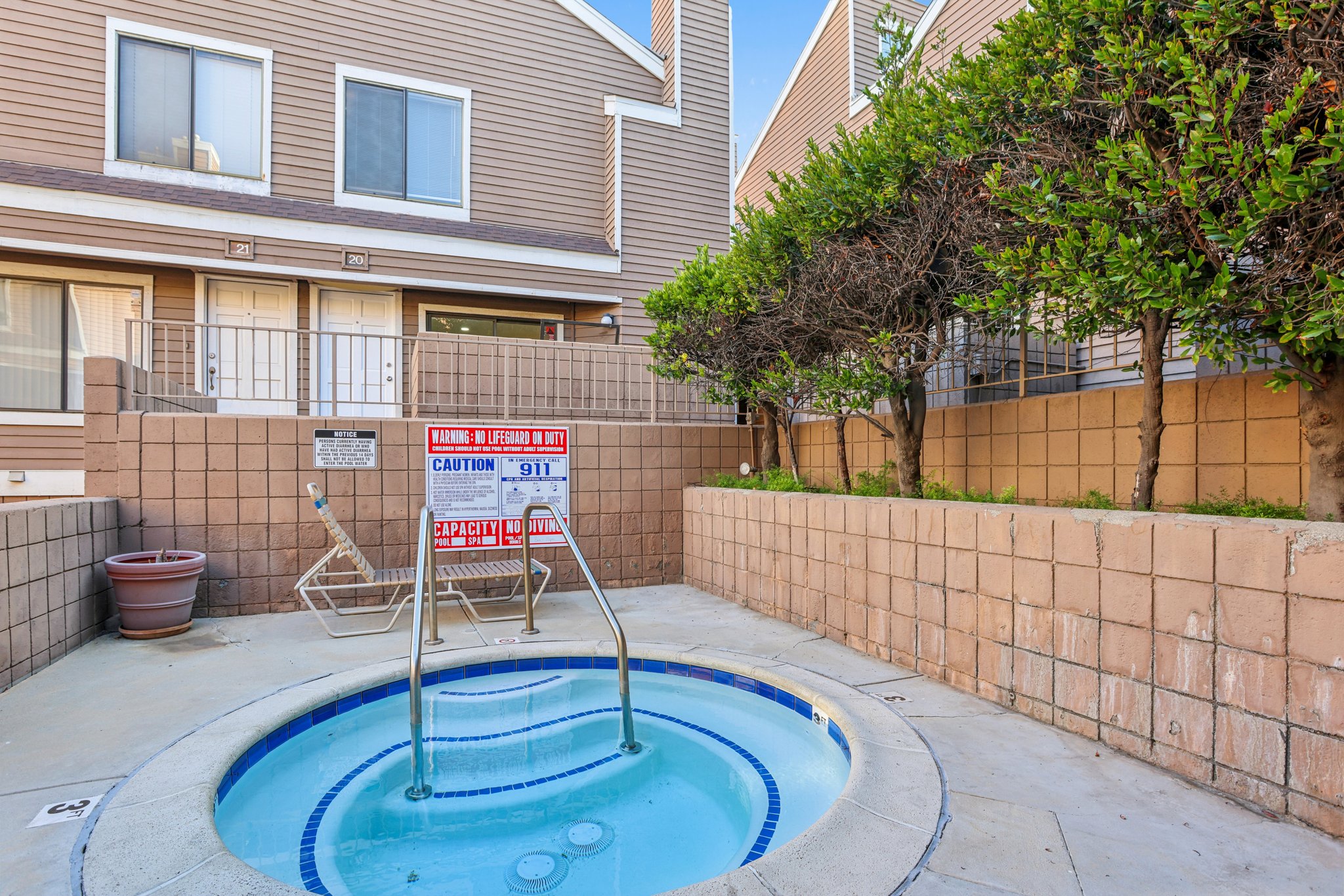 Nordhoff St 19-S0210-029.jpg