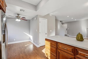 Nordhoff St 19-S0210-011.jpg