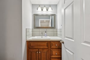 Nordhoff St 19-S0210-014.jpg
