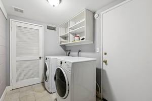 Nordhoff St 19-S0210-015.jpg