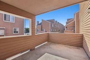 Nordhoff St 19-S0210-027.jpg