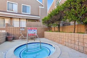 Nordhoff St 19-S0210-029.jpg