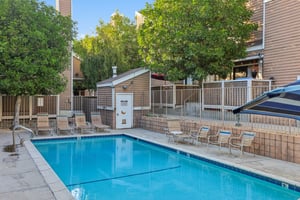 Nordhoff St 19-S0210-031.jpg