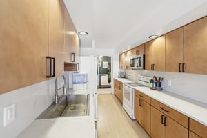 Golf View Rd Unit H-017.jpg