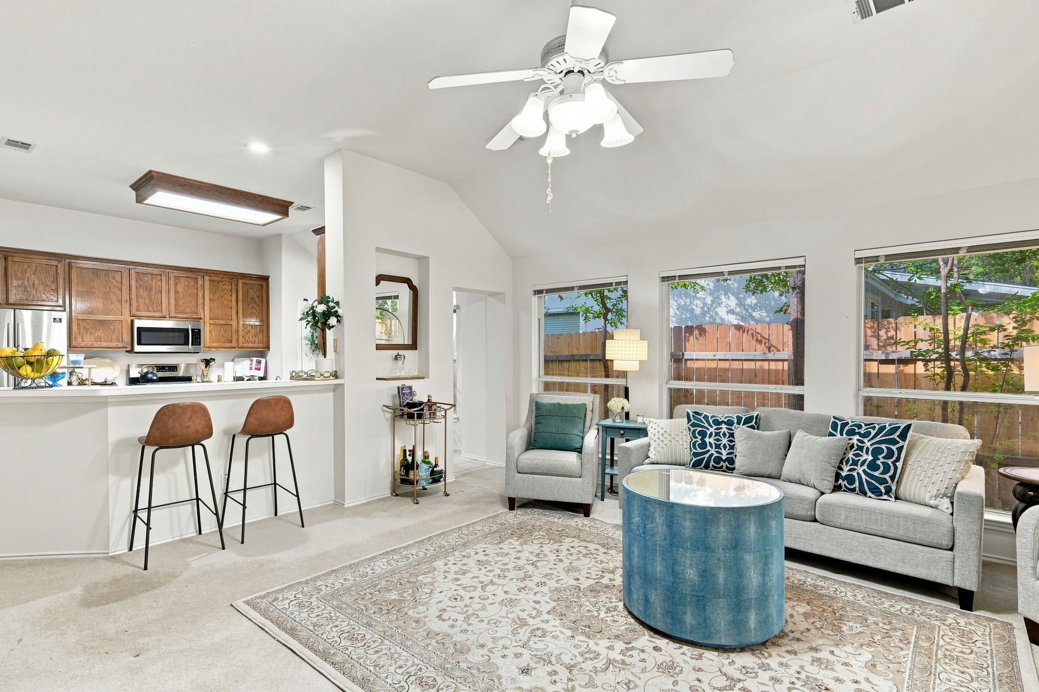 Living/Kitchen Bar