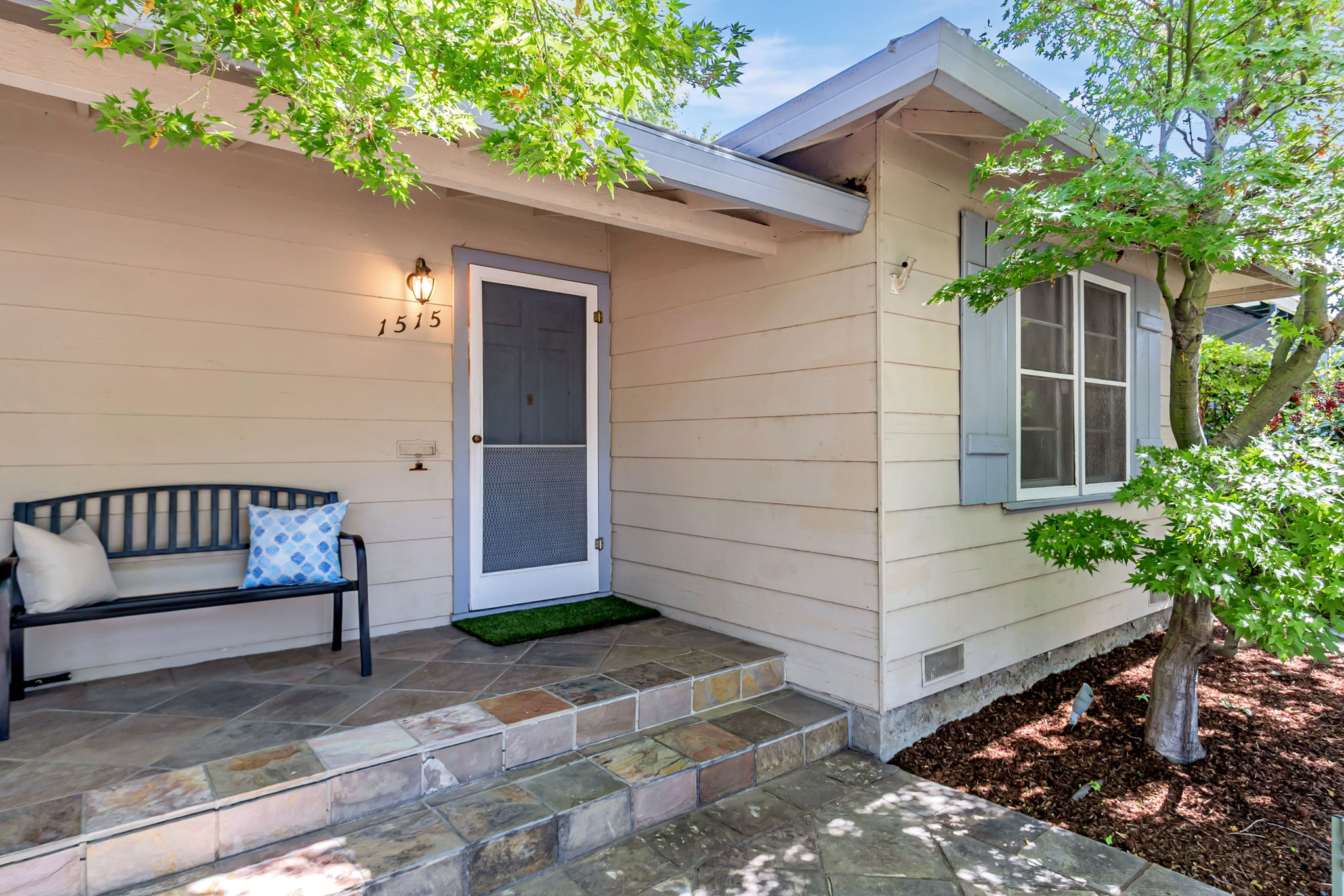 009_1515 De Anza Way 