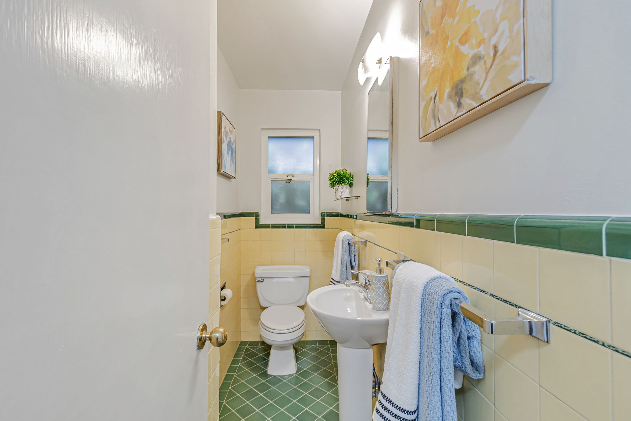045_1515 De Anza Way 
